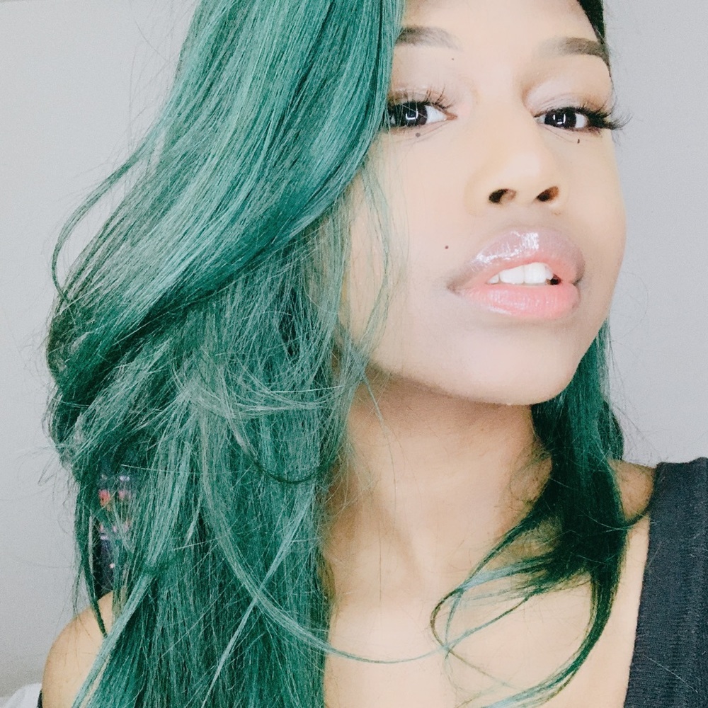 Meet your Posher, Makayla